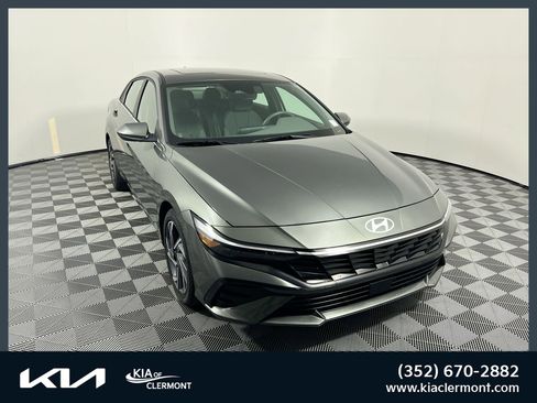 Used 2025 Hyundai Elantra SEL image 1