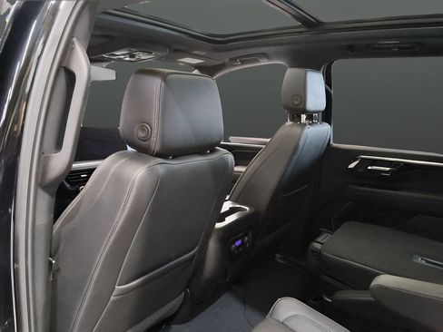 Used 2026 Chevrolet Suburban RST w/ RST Capability Package AWD/4WD image 30