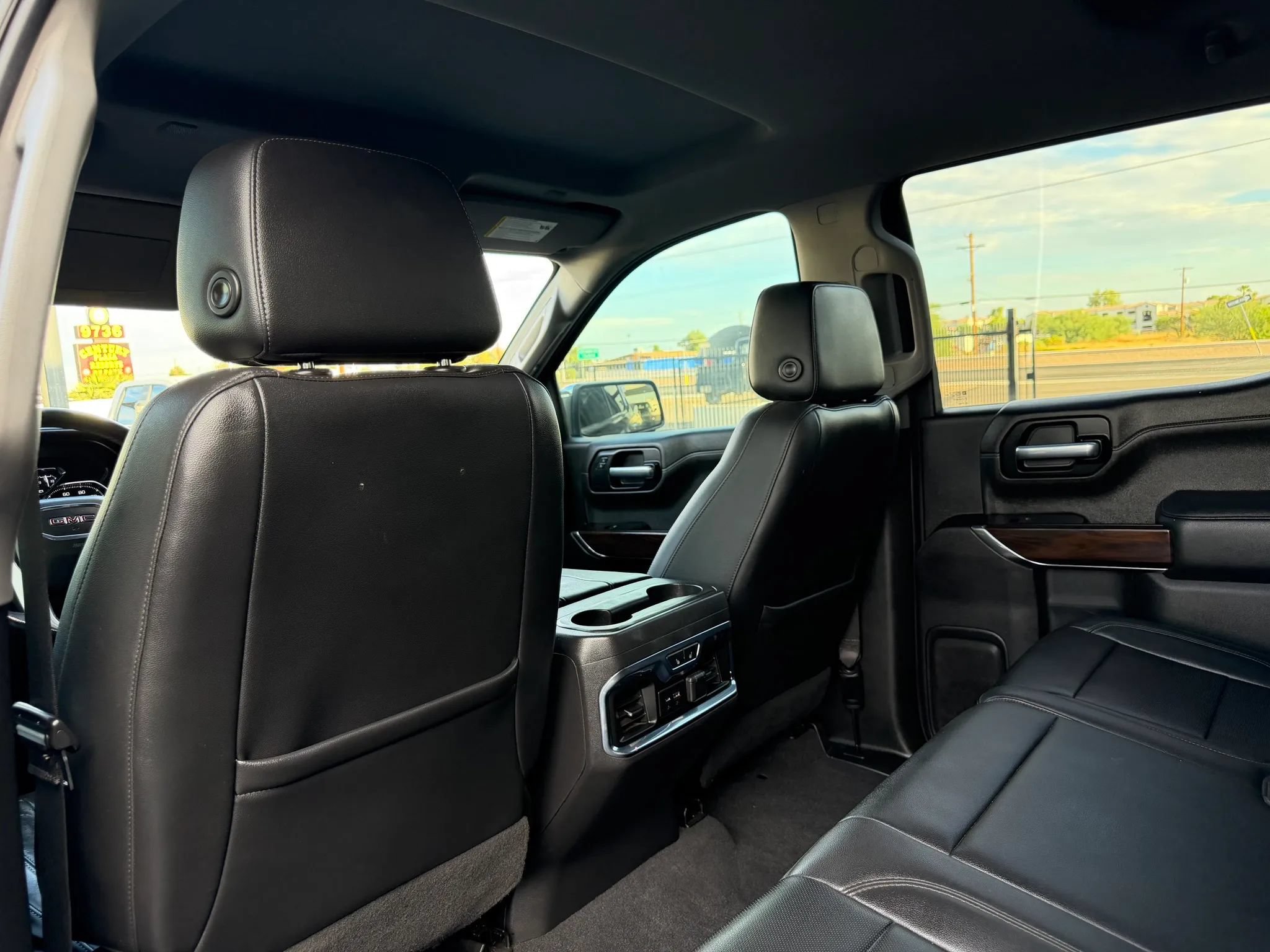 Used 2020 GMC Sierra 1500 SLT RWD image 18