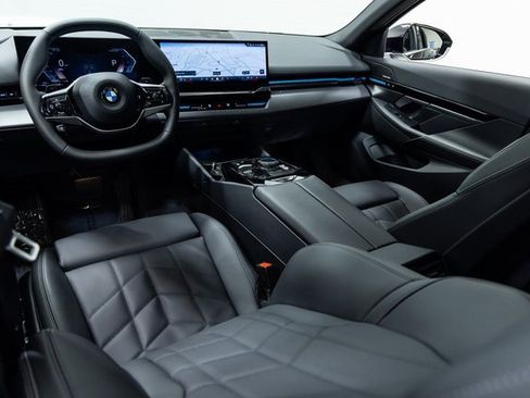 Certified 2025 BMW 530i image 20