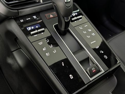 New 2026 Porsche Macan Turbo AWD/4WD image 34