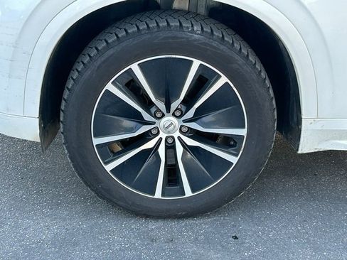 Used 2020 Volvo XC90 T6 Momentum image 11