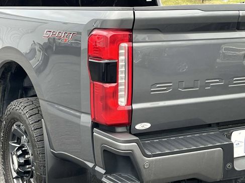 Used 2024 Ford F250 Lariat w/ Sport Appearance Package image 5