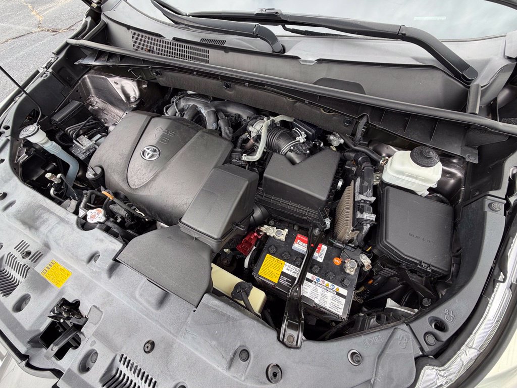 Used 2019 Toyota Highlander Plus FWD image 33