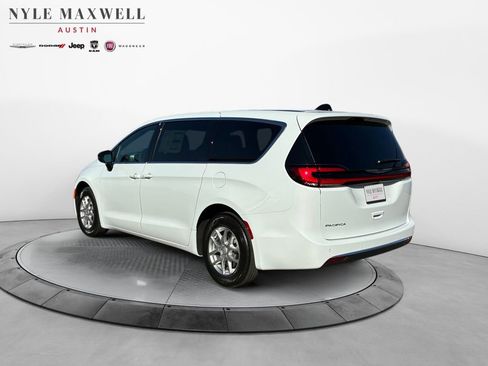New 2026 Chrysler Pacifica Select FWD image 14