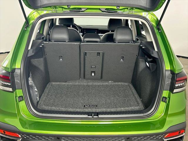 New 2027 Volkswagen Taos SE AWD/4WD image 26