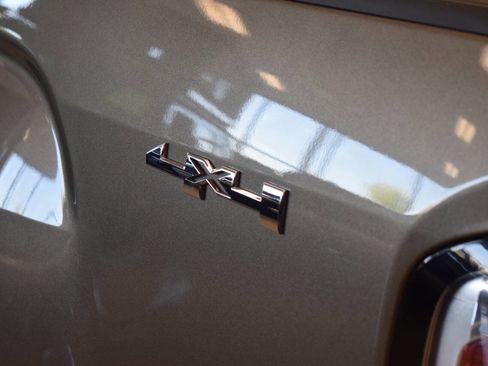 Used 2015 GMC Canyon SLT w/ Driver Alert Package image 37