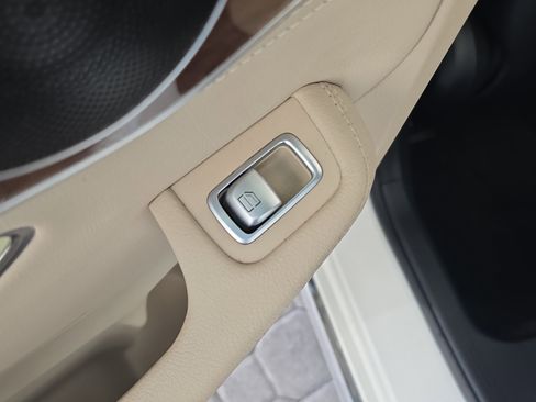 Used 2015 Mercedes-Benz C 300 Sedan image 12