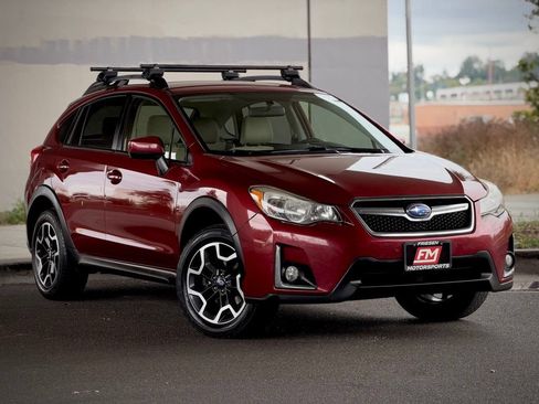 Used 2017 Subaru Crosstrek 2.0i Premium AWD/4WD image 2