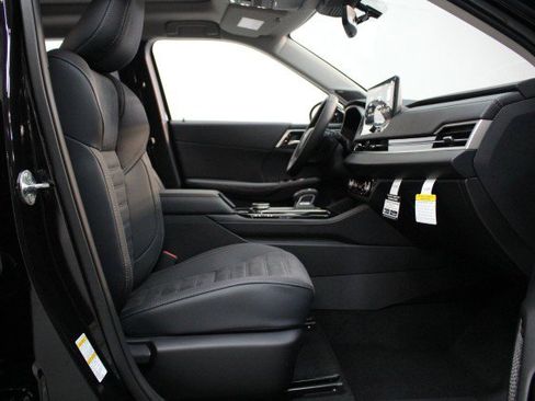 New 2026 Mitsubishi Outlander SE image 17