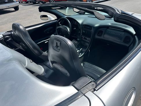 Used 1998 Chevrolet Corvette Convertible w/ Performance Handling Pkg RWD image 17