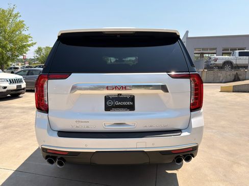 Used 2022 GMC Yukon XL Denali image 4