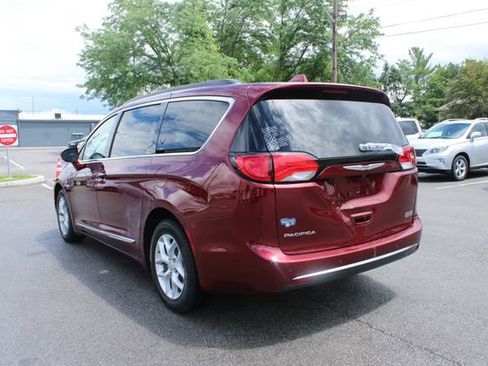 Used 2017 Chrysler Pacifica Touring-L w/ Tire & Wheel Group FWD image 38