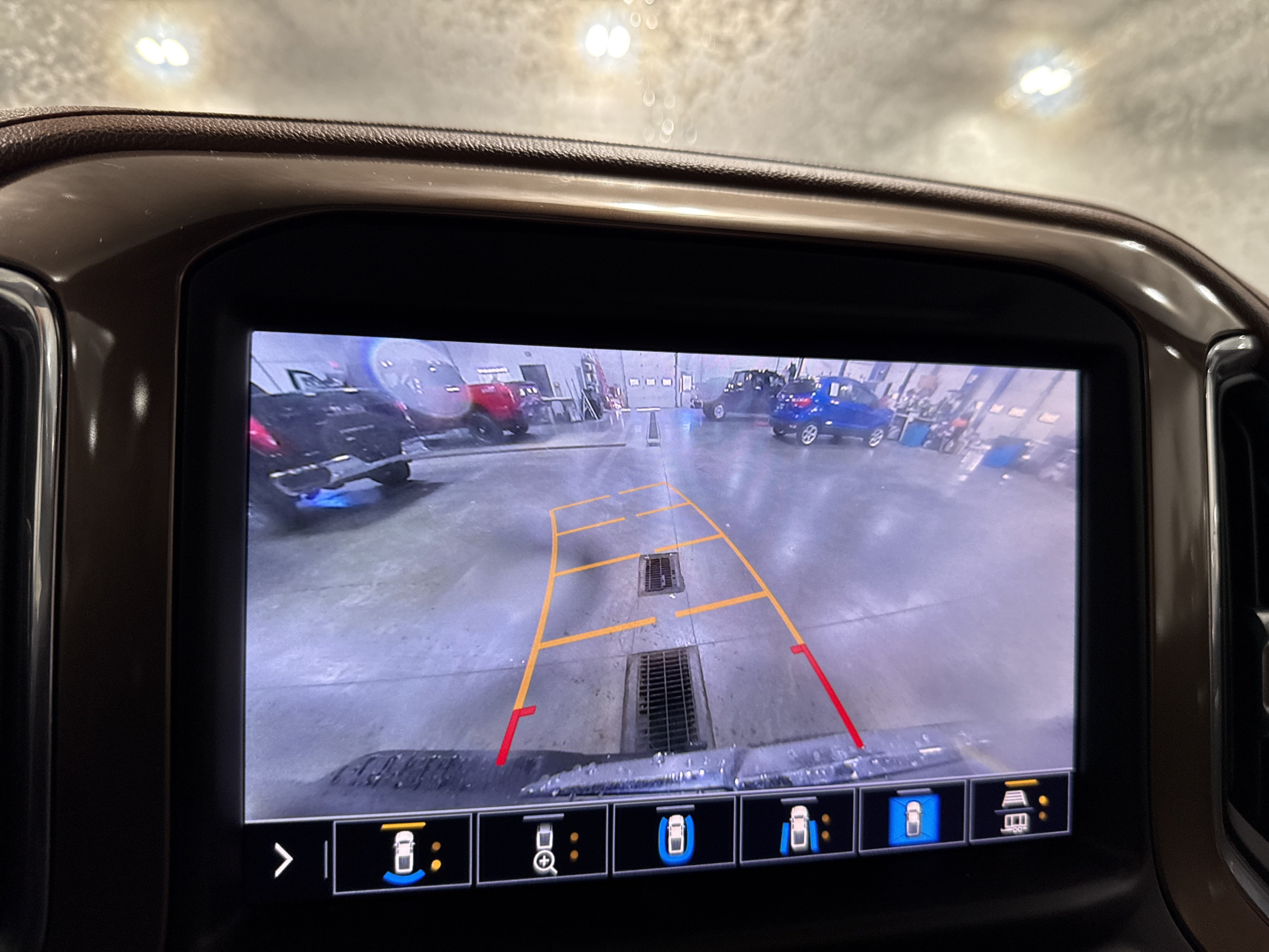 Used 2022 Chevrolet Silverado 1500 High Country w/ Technology Package AWD/4WD image 14