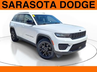 Used 2024 Jeep Grand Cherokee Altitude RWD video 1