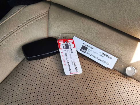 Used 2021 Toyota Sienna Limited FWD image 36