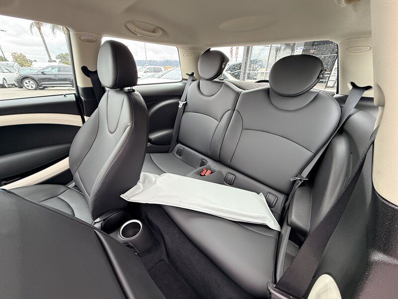 Used 2013 MINI Cooper Hardtop FWD image 11