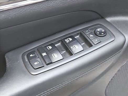 Used 2018 Jeep Grand Cherokee Overland image 12