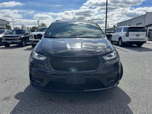 New 2026 Chrysler Pacifica Limited w/ S Appearance Package image 4