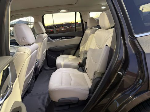 Used 2020 Cadillac XT6 Premium Luxury image 11