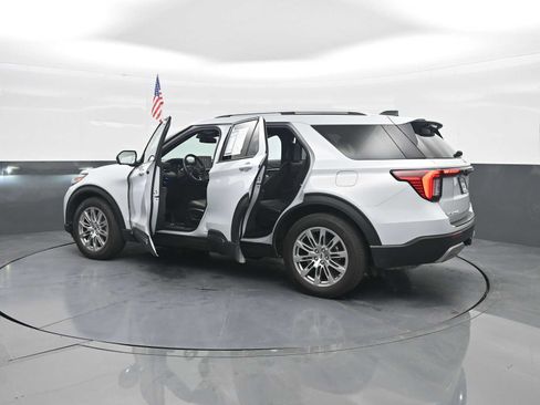 Used 2025 Ford Explorer Platinum RWD image 31
