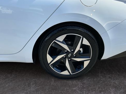Used 2023 Hyundai Elantra Limited FWD image 9