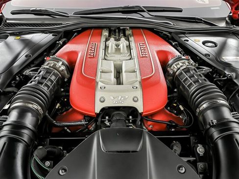 Used 2019 Ferrari 812 Superfast RWD image 16