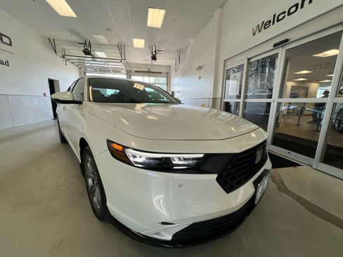 Used 2023 Honda Accord EX-L image 8