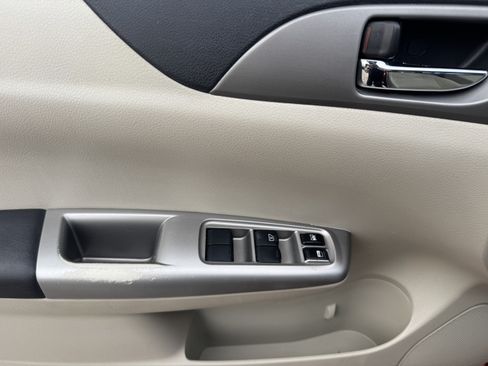 Used 2010 Subaru Impreza 2.5i Premium image 9
