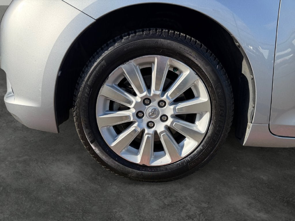 Used 2013 Toyota Sienna XLE AWD/4WD image 4