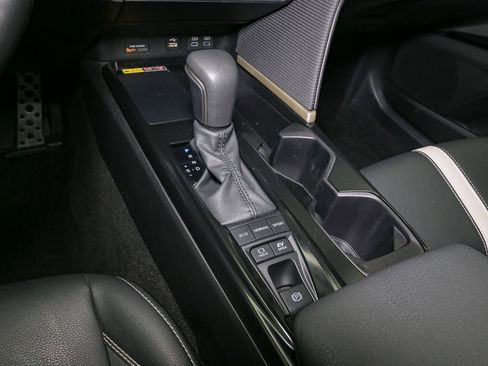 Used 2025 Toyota Camry SE w/ Convenience Package image 31