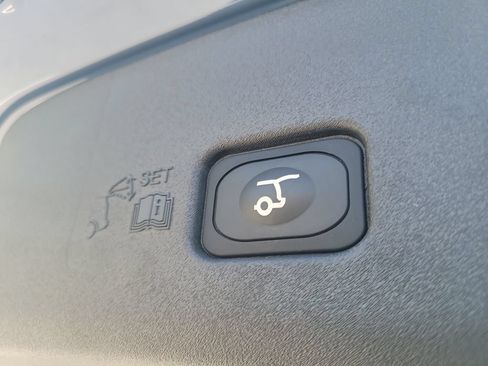 Certified 2025 Lincoln Nautilus Premier AWD/4WD image 8