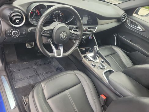 Used 2023 Alfa Romeo Giulia Ti AWD/4WD image 17