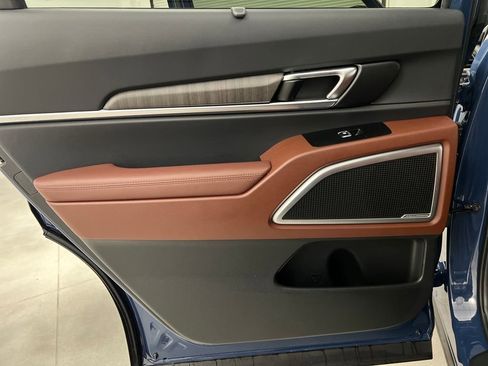 Used 2024 Kia Telluride EX w/ EX Captain's Chair Package image 16