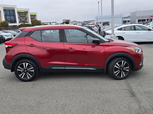 Used 2020 Nissan Kicks SR w/ SR Premium Package FWD image 28