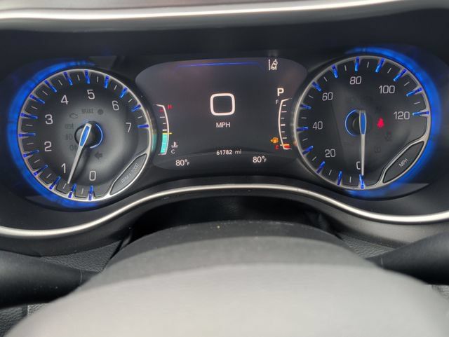 Used 2024 Chrysler Pacifica Touring-L FWD image 13