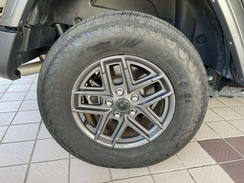 Used 2025 Jeep Wrangler Sport S image 29