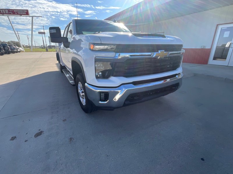 Used 2025 Chevrolet Silverado 2500 LT w/ Convenience Package AWD/4WD image 2