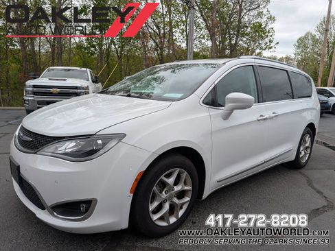 Used 2018 Chrysler Pacifica Touring-L Plus w/ Advanced Safetytec Group FWD image 1