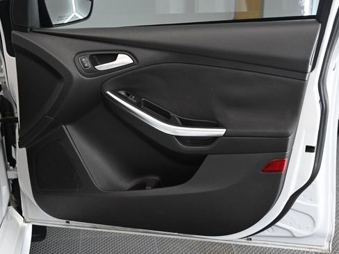 Used 2017 Ford Focus ST w/ Equipment Group 401A FWD image 21