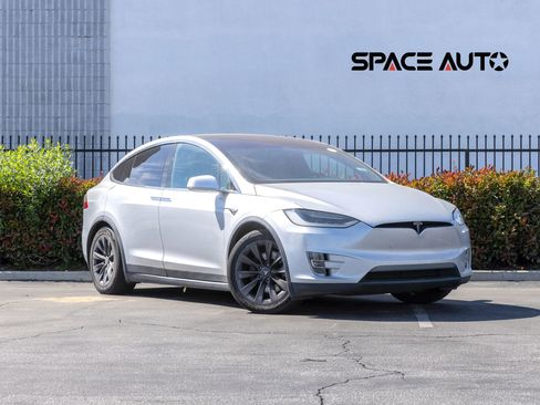 Used 2017 Tesla Model X 75D image 2