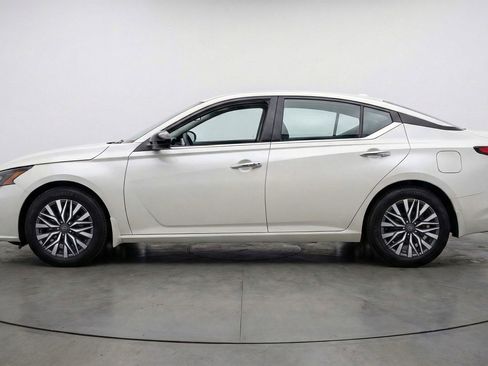 Used 2025 Nissan Altima 2.5 SV image 4