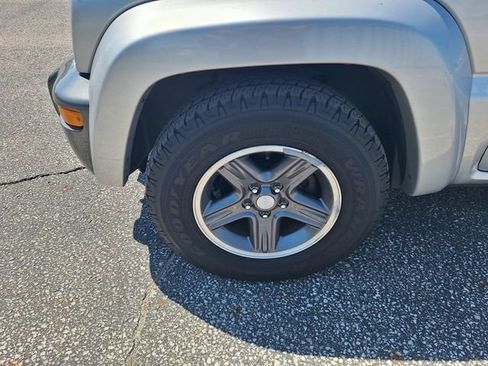 Used 2004 Jeep Liberty Sport w/ PWR Convenience Group AWD/4WD image 10