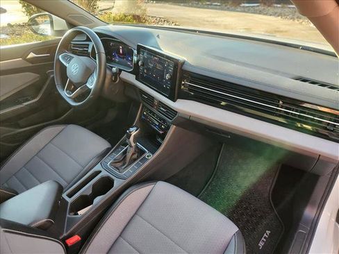 Used 2025 Volkswagen Jetta SE w/ Sunroof Package image 13