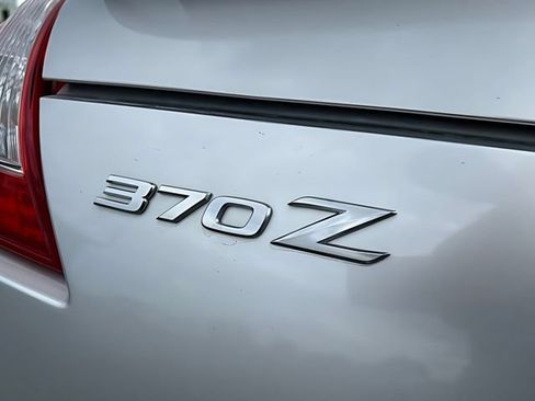 Used 2009 Nissan 370Z Touring w/ Sport Pkg RWD image 15