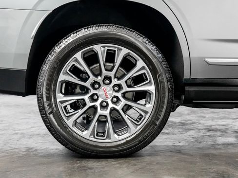 Used 2025 GMC Yukon Denali w/ Sun & Power Step Package image 28