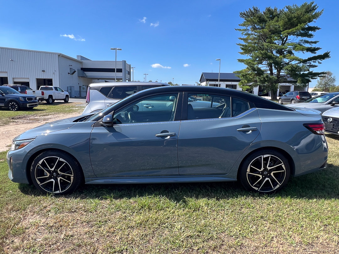 Used 2024 Nissan Sentra SR w/ SR Premium Package FWD image 3