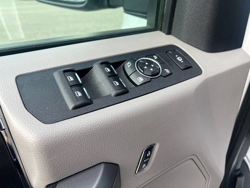 Used 2018 Ford F350 XLT w/ XLT Premium Package AWD/4WD image 16