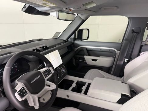 Used 2026 Land Rover Defender 110 X-Dynamic SE image 6