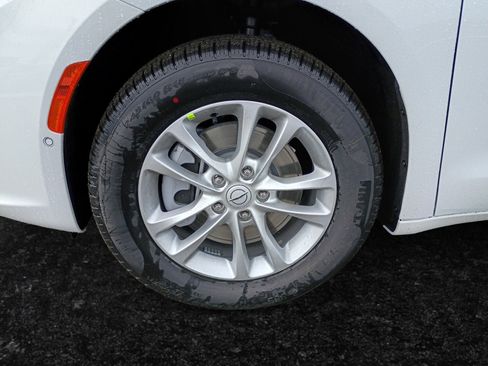 New 2026 Chrysler Pacifica Select image 15